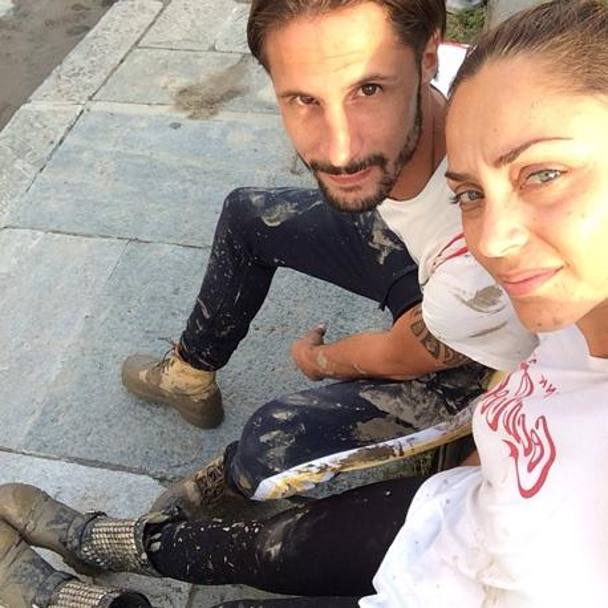 Un altro selfie, questa volta con la moglie, Benedetta Balleggi, a fine lavoro. Su instagram @beneballeggi scrive 